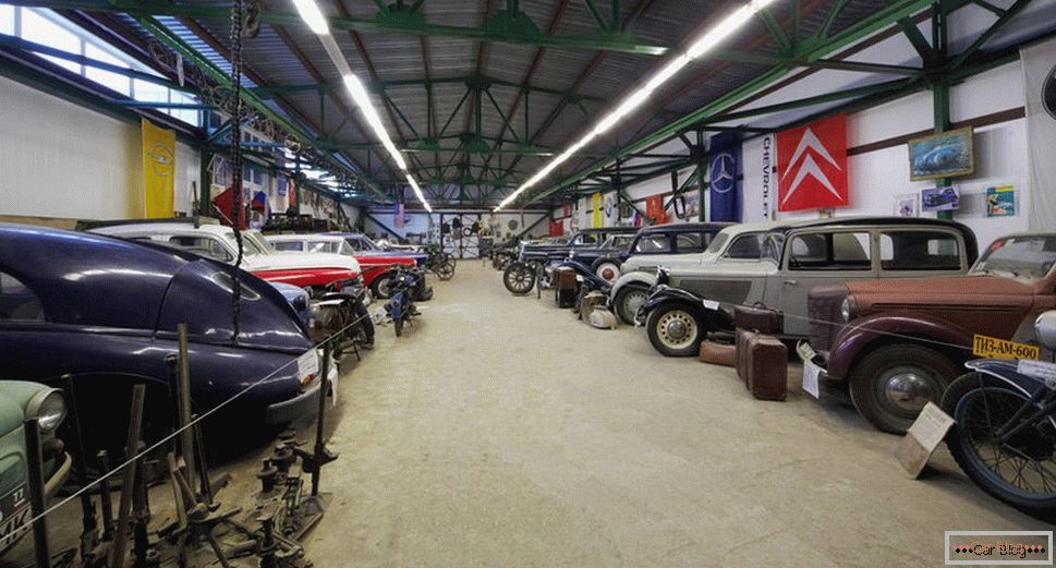 Museo Lomakovsky di auto e moto d'epoca