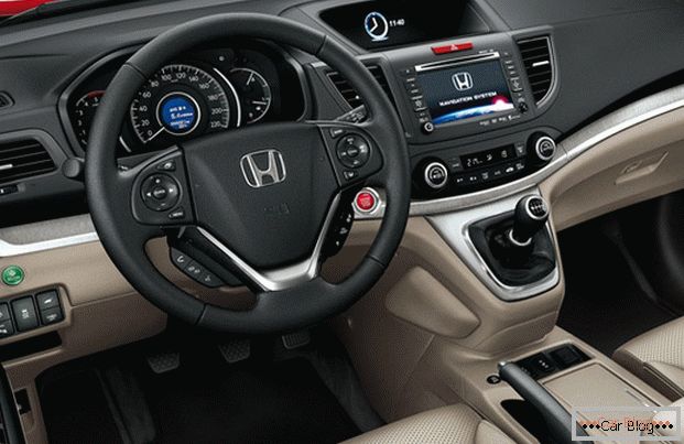 Nella cabina della vettura Honda CR-V
