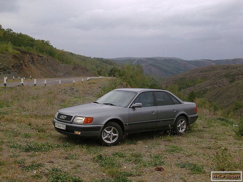Audi 100 2,3 immagini