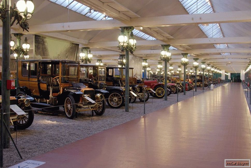 Museo delle auto retrò a Mulhouse