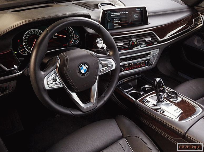BMW-750Li-salon