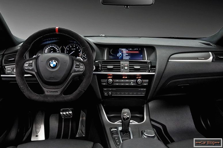 BMW X4 M Performance Berlina