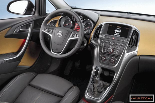 salone автомобиля  Opel Astra придётся по вкусу любителям стиля хай-тек