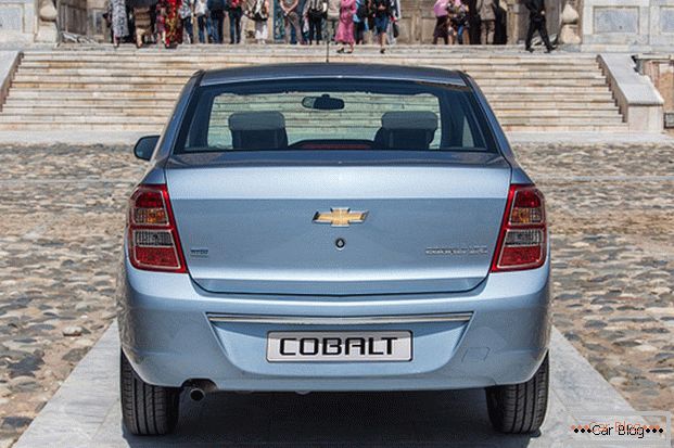 Auto Chevrolet Cobalt: vista posteriore