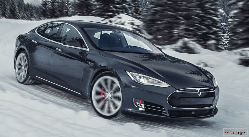 Novantamila Tesla Model S rispondono al produttore