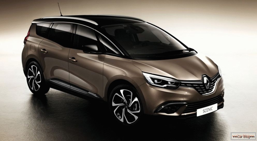 Французы провели презентацию нового Renault Grand panoramico