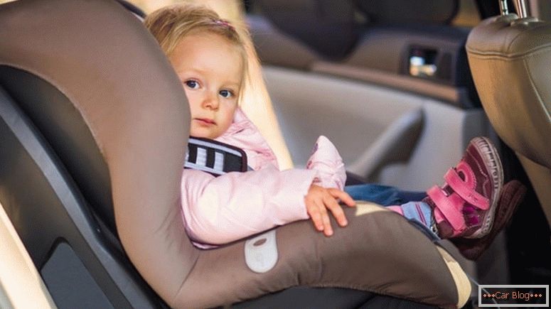 Come scegliere un seggiolino per auto per un bambino