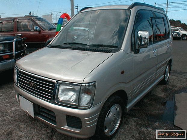Daihatsu Move car