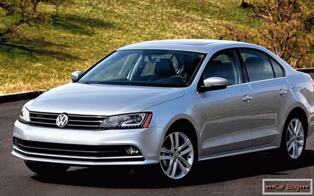 Durante la creazione di una Volkswagen Jetta, i produttori hanno scelto VW Golf come base.