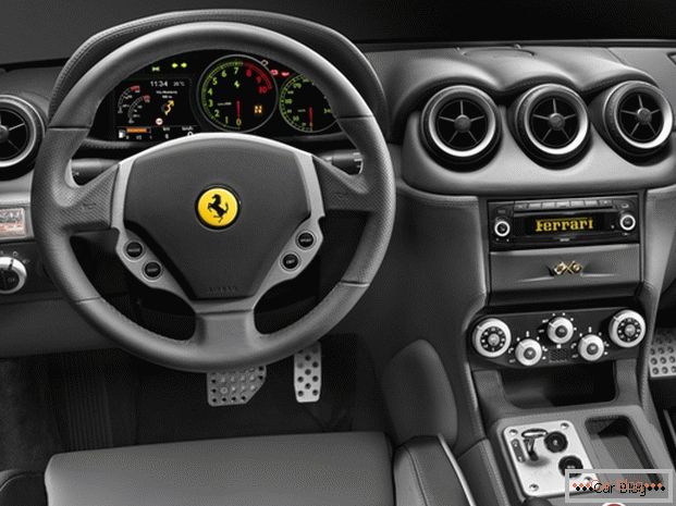 Bose Media System in un'auto Ferrari