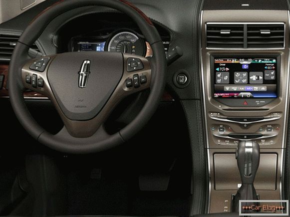 Sistema audio di alta qualità per l'auto Lincoln