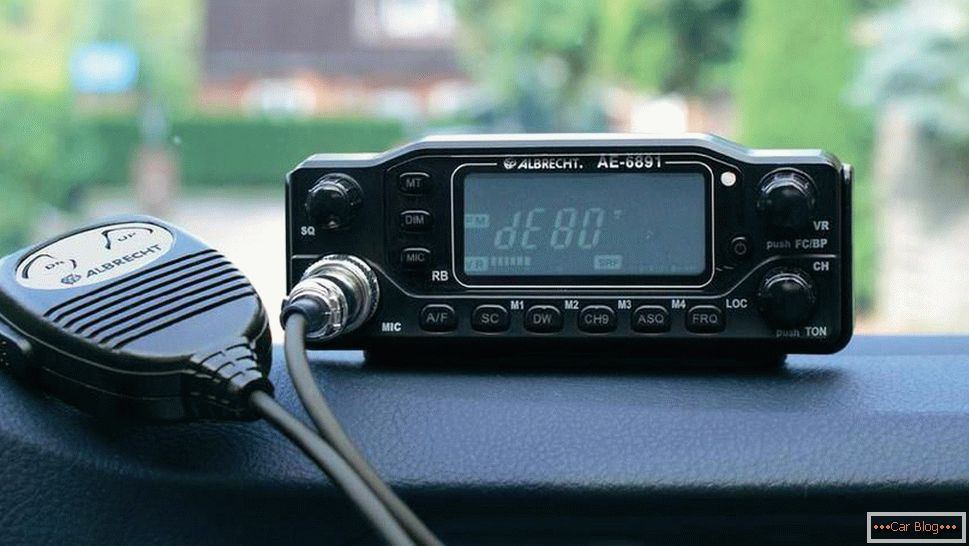 Radio in auto