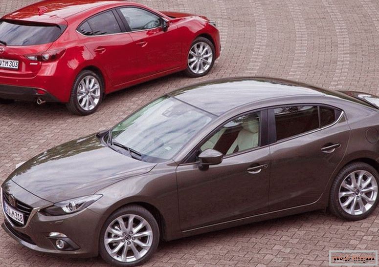 Nuova Mazda 3 berlina e hatchback