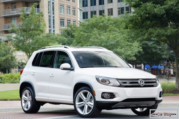 Volkswagen Tiguan con il suo aspetto ispira fiducia che il viaggio sarà comodo e sicuro