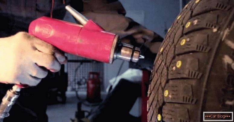 è possibile ripristinare gli spike sui pneumatici invernali fai da te nel garage
