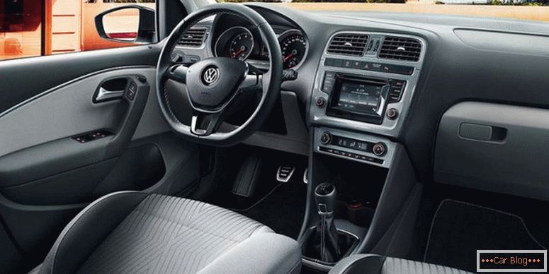 Salone aggiornato Volkswagen Polo Sedan 2017