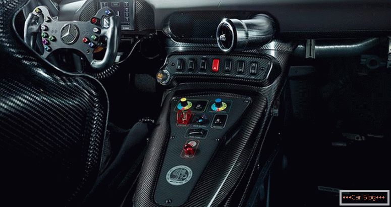 Salone Mercedes-AMG GT4