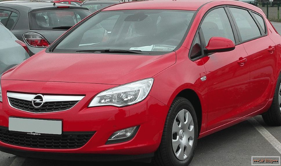 Opel Astra per 500