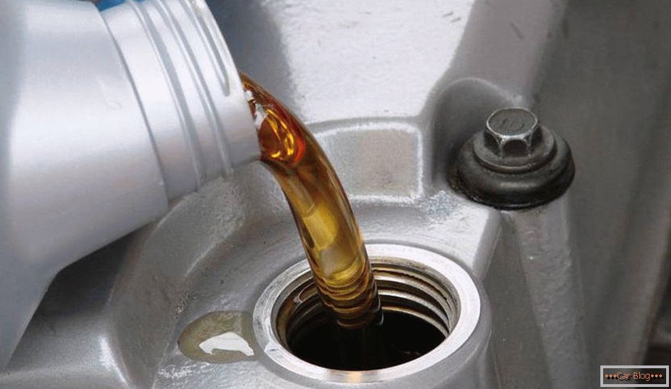 Come scegliere l'olio di lavaggio per il motore