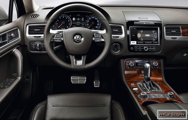 Volkswagen Touareg vanta interni costosi ed eleganti