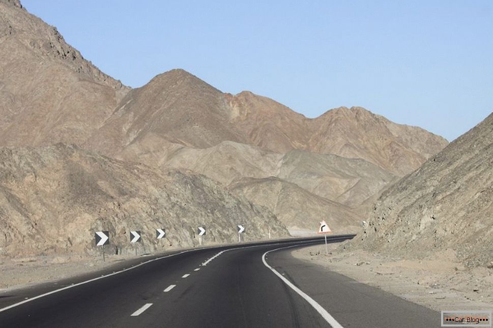 l'autostrada Luxor Hurghat pullula di banditi