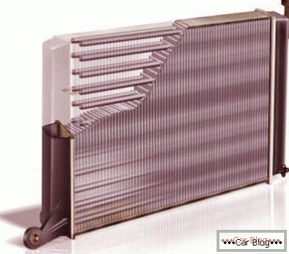 radiatore del sistema di raffreddamento del motore