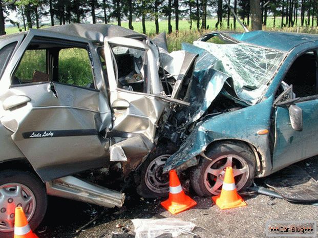 Gli incidenti automobilistici causano molte morti
