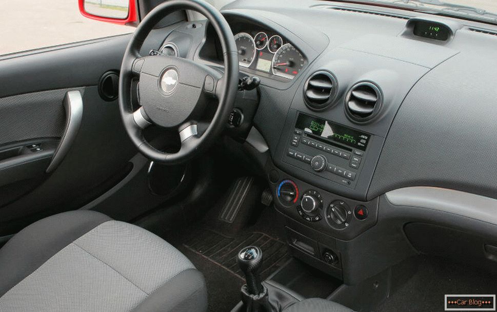 Interiore dell'automobile di Chevrolet Aveo