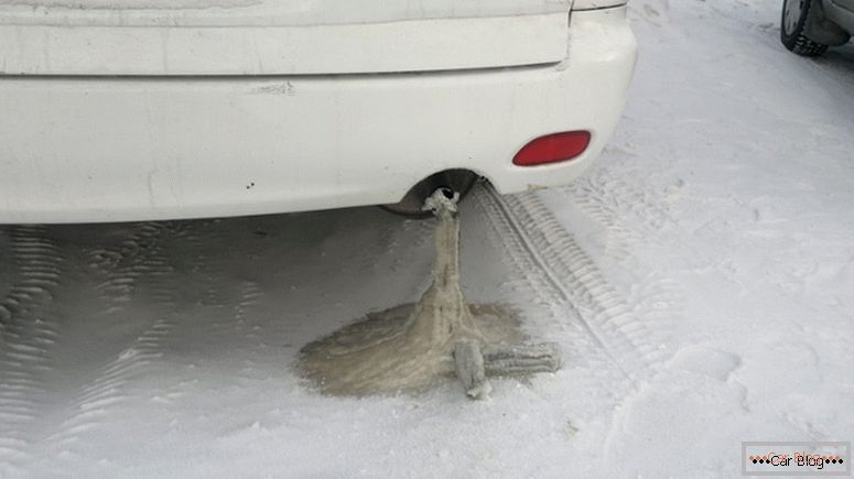 Impianto di scarico auto congelato